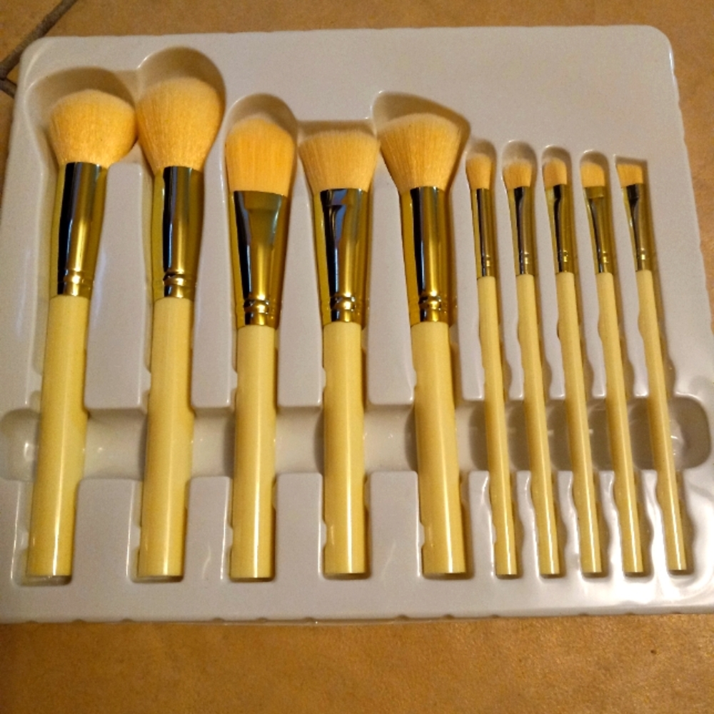 Brushes set color pink